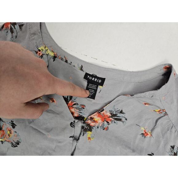 TORRID Tunic Top Women's XL 1 Harper Gray Challis Button Front Blouse C11257622 - Picture 6 of 6